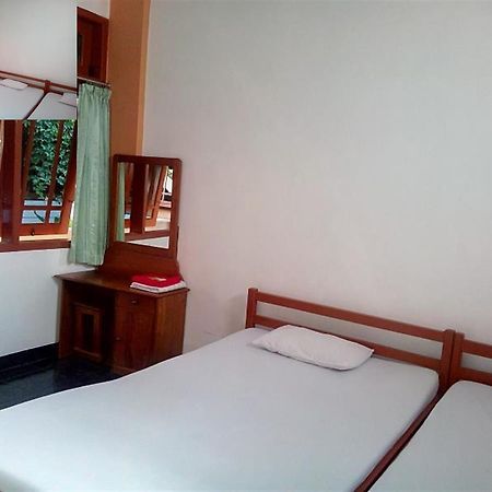 Hotel Dana Джокьякарта Экстерьер фото
